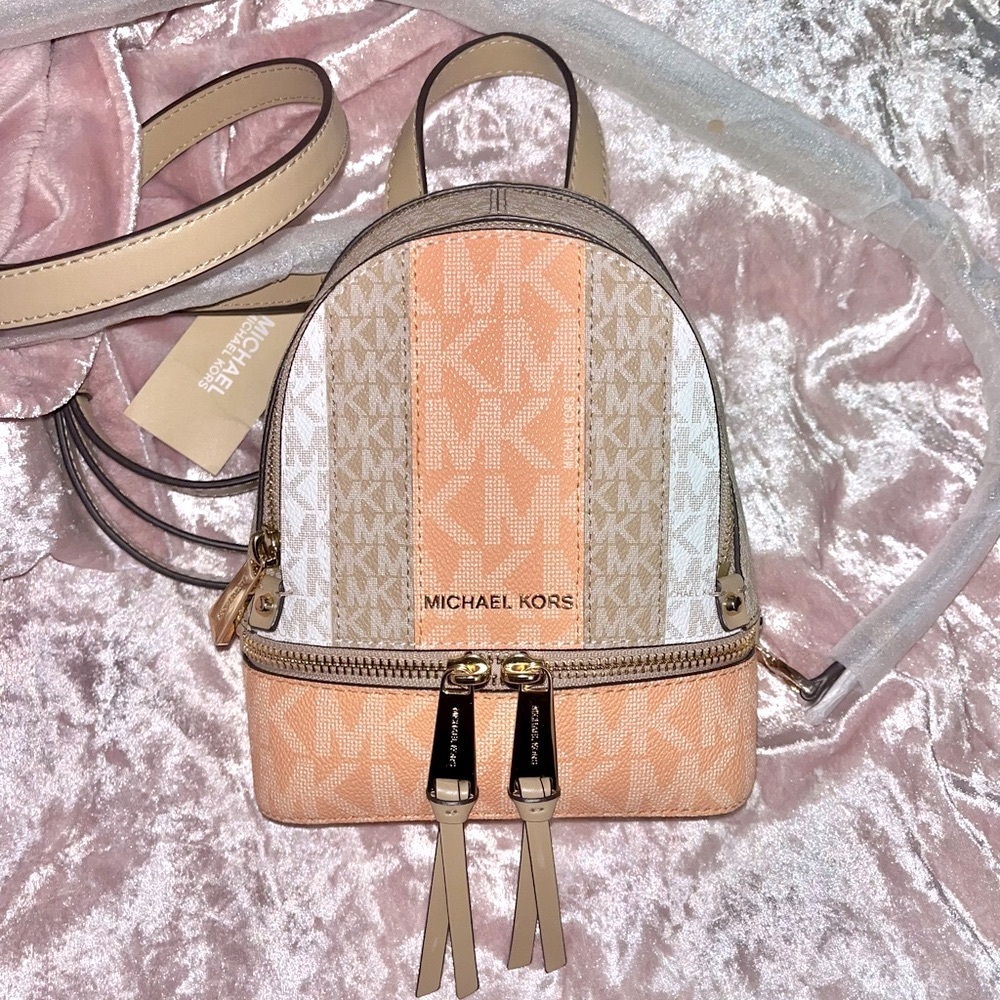 ⬇️Michael Kors RARE Rhea Zip XS Messanger backpack/bookbag🧡🤎🤍